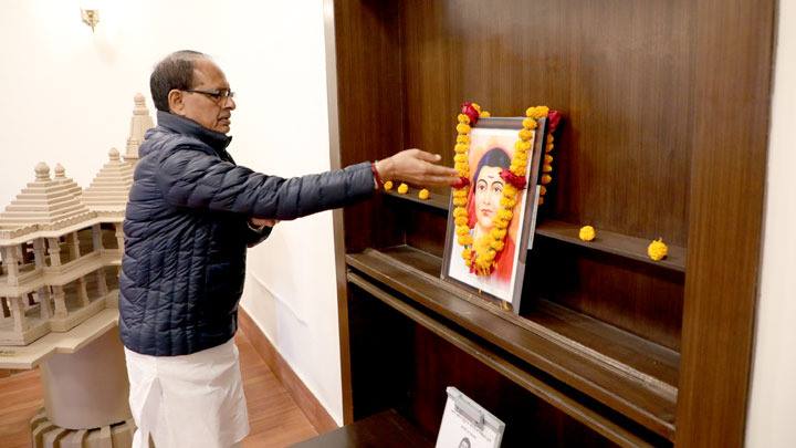 मुख्यमंत्री श्री चौहान ने सावित्रीबाई फुले की जयंती पर नमन किया